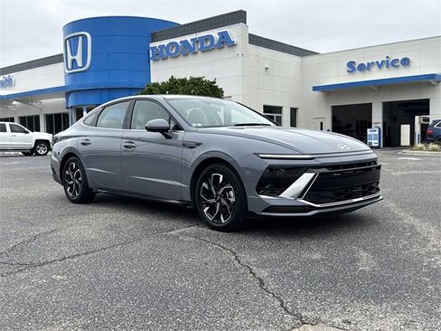 Used 2025 Hyundai Sonata SEL image 2