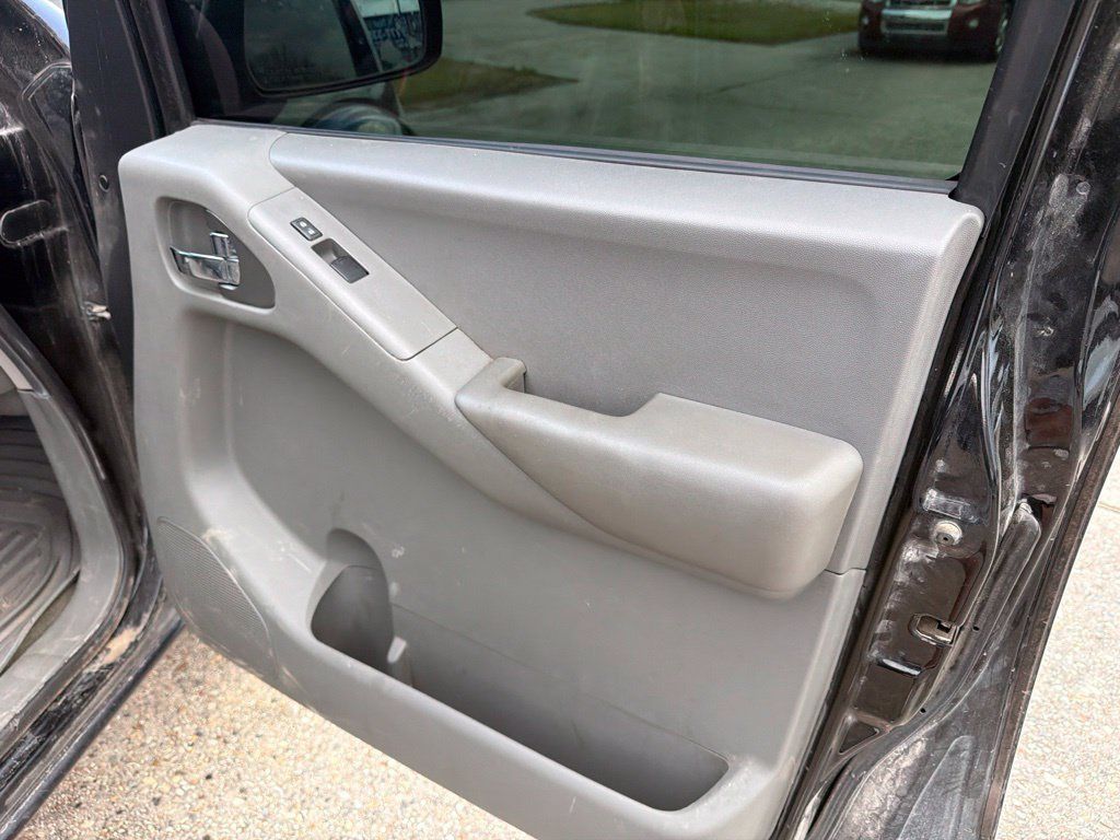 Used 2013 Nissan Frontier SV RWD image 14