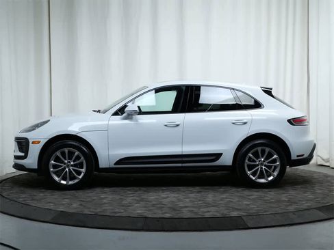 Used 2025 Porsche Macan image 2