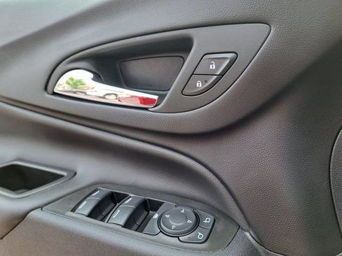 Used 2024 Chevrolet Equinox LT FWD image 29