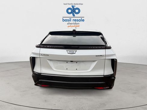 Used 2024 Cadillac Lyriq Luxury w/ LPO, Floor Liner Package AWD/4WD image 5