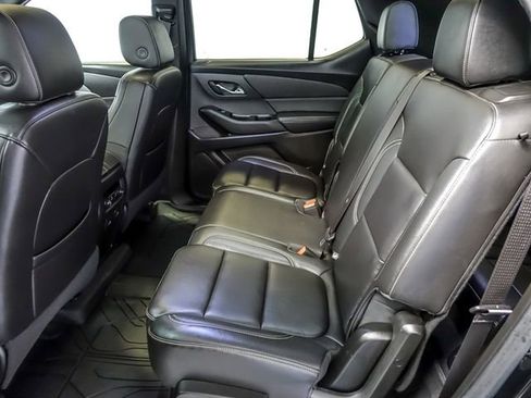 Used 2023 Chevrolet Traverse LT w/ LT Premium Package AWD/4WD image 14