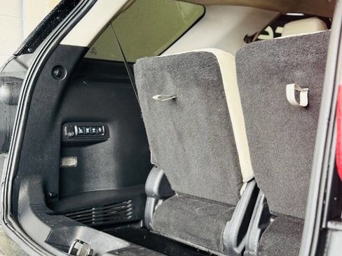 Used 2016 Ford Explorer Platinum image 16