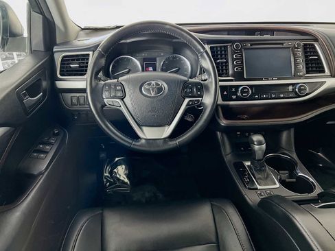 Used 2018 Toyota Highlander XLE image 24