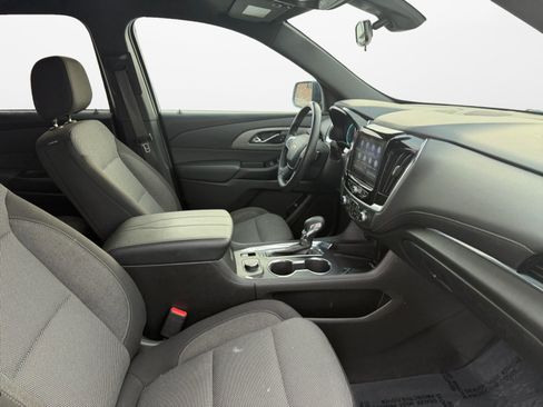 Used 2023 Chevrolet Traverse LT image 15