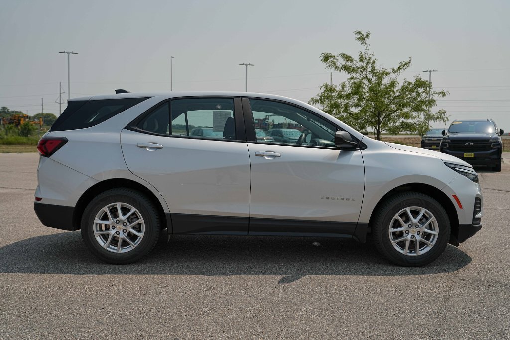 Used 2022 Chevrolet Equinox LS AWD/4WD image 6