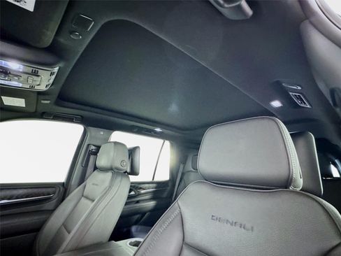 Used 2024 GMC Yukon Denali w/ Advanced Technology Package RWD image 15