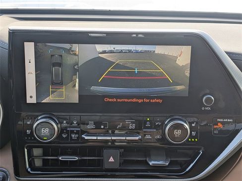 Used 2023 Toyota Highlander Platinum image 27