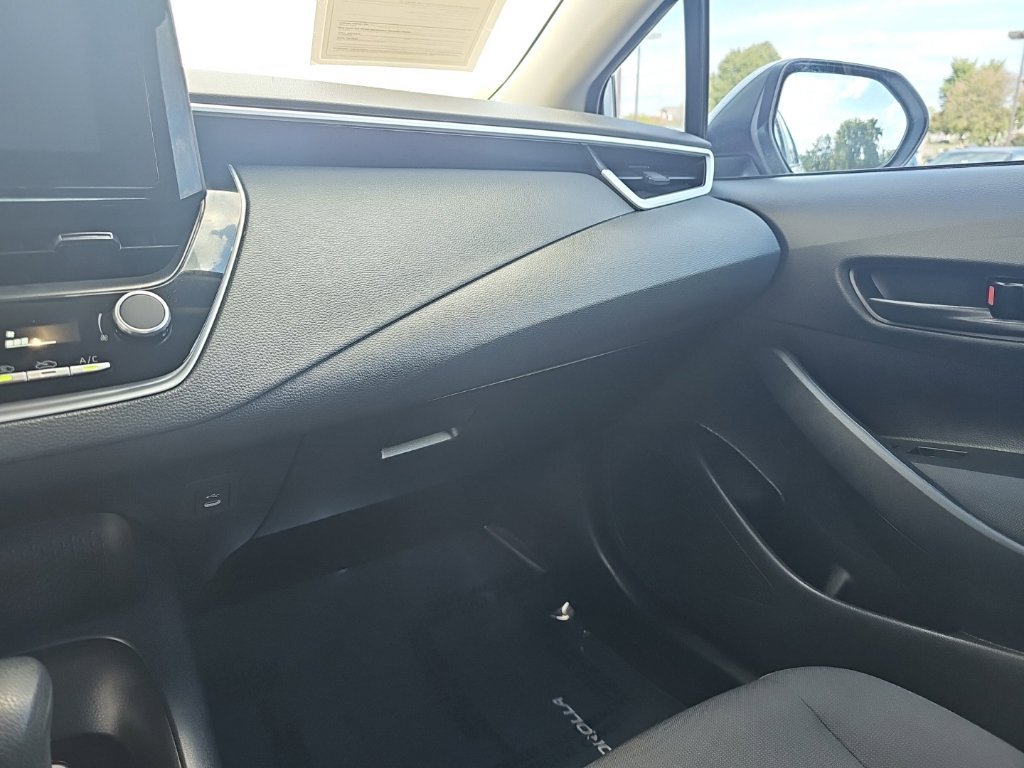 Used 2025 Toyota Corolla LE FWD image 19