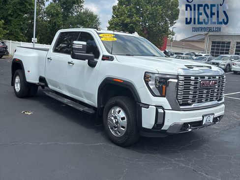 Used 2025 GMC Sierra 3500 Denali w/ Denali Reserve Package AWD/4WD image 1