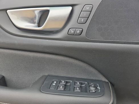 Used 2024 Volvo S60 B5 Plus image 19