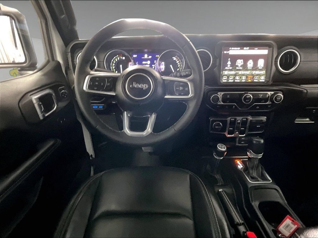 Used 2023 Jeep Wrangler Unlimited Sahara AWD/4WD image 17