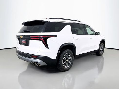Used 2024 Chevrolet Traverse LT image 10