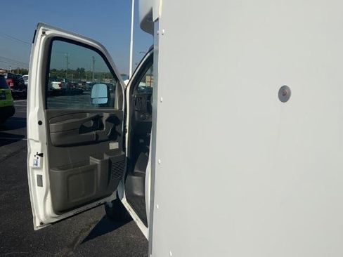 Used 2013 GMC Savana 3500 RWD image 15