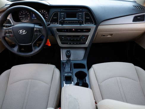 Used 2015 Hyundai Sonata SE image 2