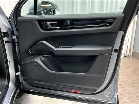 Used 2023 Porsche Cayenne image 29