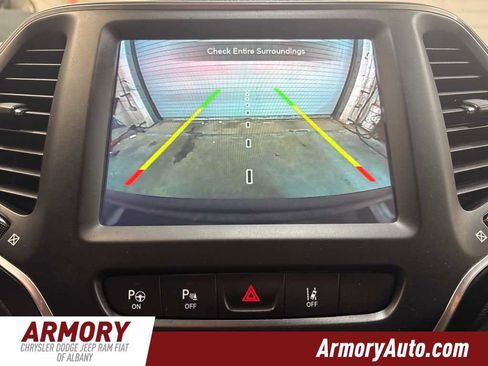 Used 2023 Jeep Cherokee Altitude Lux image 16