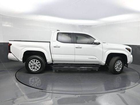Used 2024 Toyota Tacoma SR5 AWD/4WD image 41