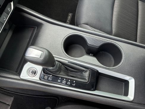 Used 2025 Nissan Altima 2.5 SV FWD image 36