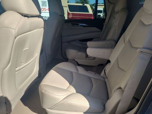 Used 2019 Cadillac Escalade Luxury AWD/4WD image 29