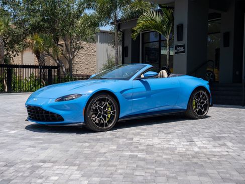 Used 2021 Aston Martin V8 Vantage Roadster RWD image 12