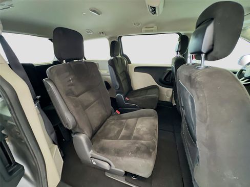 Used 2015 Dodge Grand Caravan SXT image 24