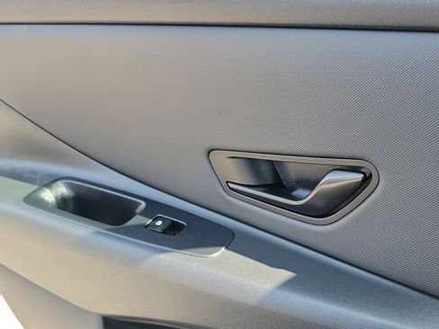Used 2025 Hyundai Elantra Sport FWD image 23