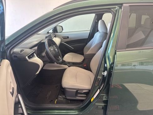 Certified 2025 Toyota Corolla Cross LE FWD image 11