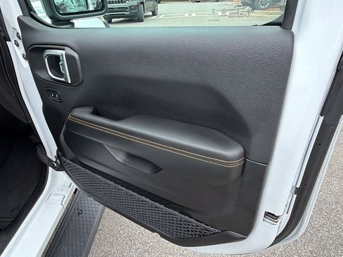 Used 2025 Jeep Wrangler Sahara image 18