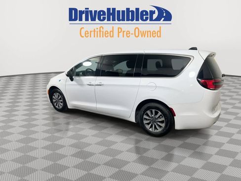 Used 2023 Chrysler Pacifica Touring-L image 6
