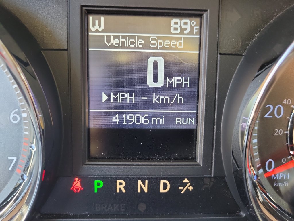 Used 2016 Chrysler Town & Country Touring-L FWD image 34