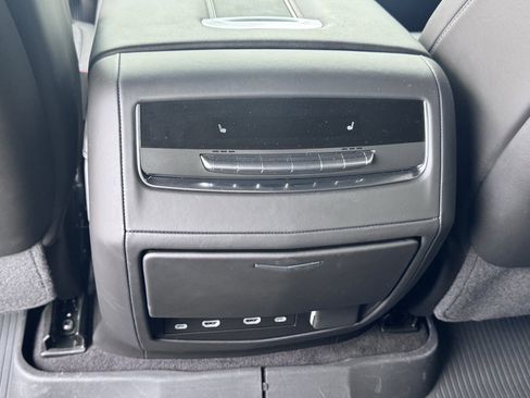 Used 2024 Cadillac Escalade Sport Platinum w/ LPO, ONYX Package image 19