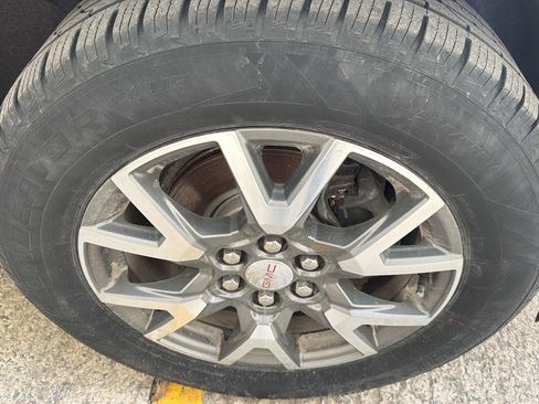 Used 2021 GMC Acadia SLE w/ Driver Convenience Package image 9