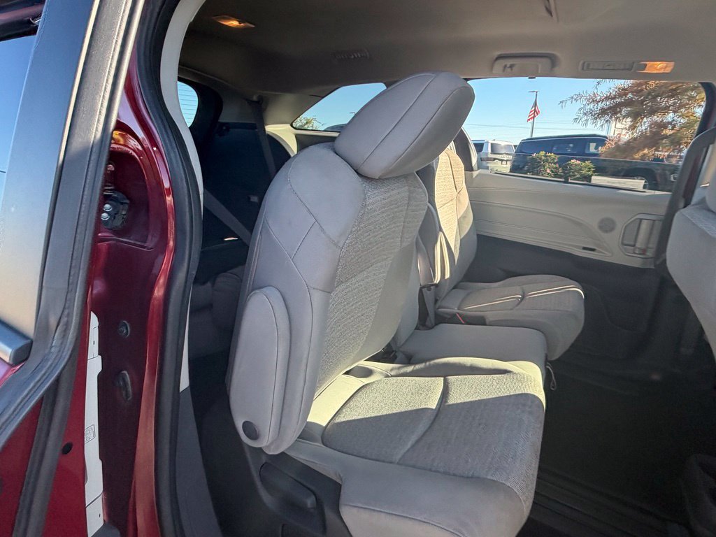 Used 2023 Toyota Sienna LE FWD image 36