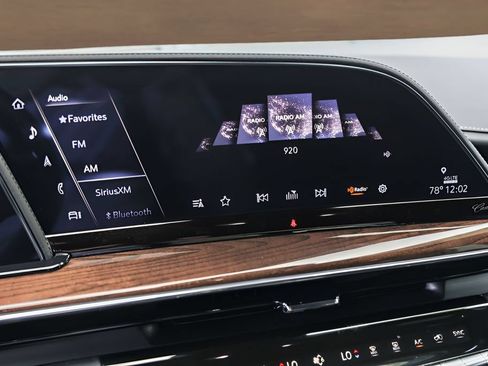 Certified 2024 Cadillac Escalade Sport Platinum w/ LPO, ONYX Package AWD/4WD image 16