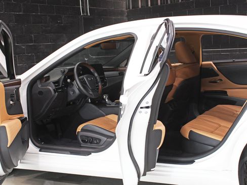Used 2022 Lexus ES 300h Ultra Luxury w/ Accessory Package 2 FWD image 24