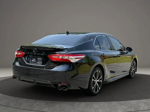 Used 2020 Toyota Camry SE FWD image 4