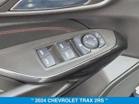 Used 2024 Chevrolet Trax RS w/ Sunroof Package FWD image 11