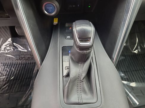 Used 2021 Toyota Venza LE image 25