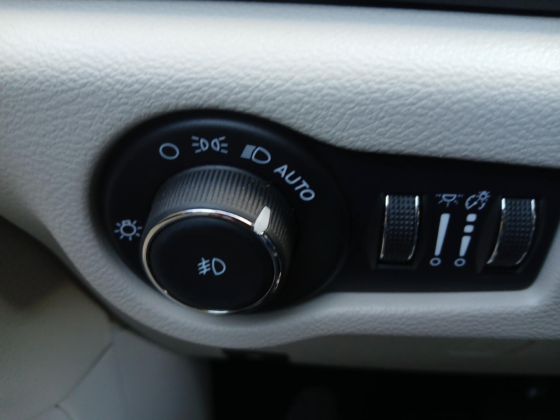 Used 2024 Chrysler Pacifica Touring-L FWD image 26