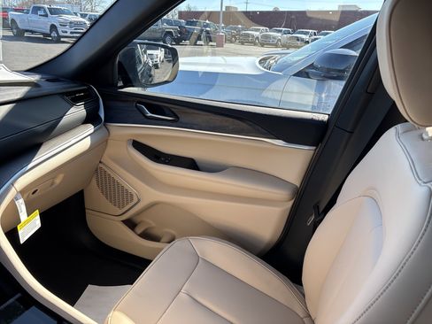 New 2026 Jeep Grand Cherokee Limited AWD/4WD image 39