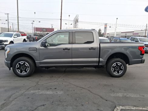 Used 2022 Ford F150 Lightning XLT image 6