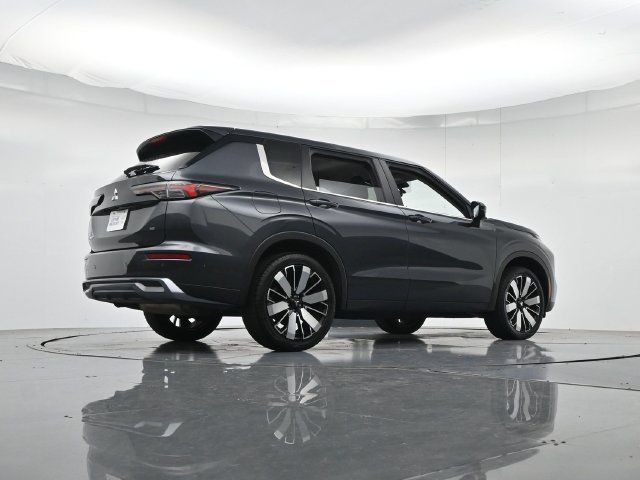 Used 2025 Mitsubishi Outlander SE FWD image 34