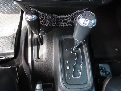 Used 2013 Jeep Wrangler Unlimited Rubicon w/ Dual Top Group AWD/4WD image 36