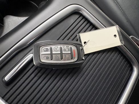 Used 2024 Chrysler Pacifica Touring-L FWD image 25