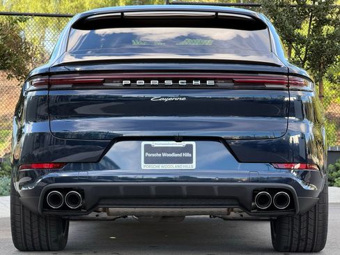 Used 2026 Porsche Cayenne E-Hybrid Coupe AWD/4WD image 6