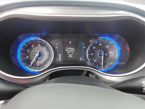 Used 2020 Chrysler Pacifica Touring-L w/ S Appearance Package FWD image 20