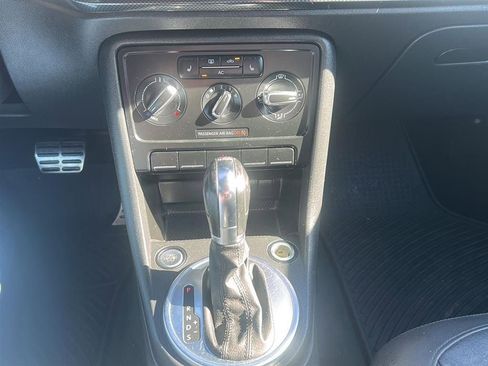 Used 2012 Volkswagen Beetle Turbo image 26