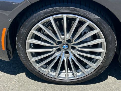 Used 2022 BMW 740i RWD image 9