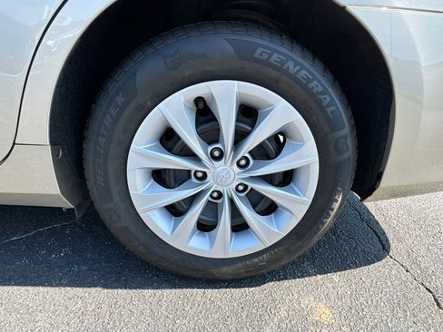 Used 2016 Toyota Camry LE image 20